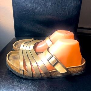 Joe & Joyce Women’s Golden Patent Leather Strappy Sandals Size L11